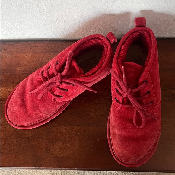UGG Nuemel Boots in Samba Red Suede Chuka Booties Size 8 - Picture 2 of 8